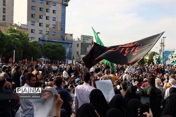 تشییع پیکر شهید غیرت بر دستان مردم مشهد