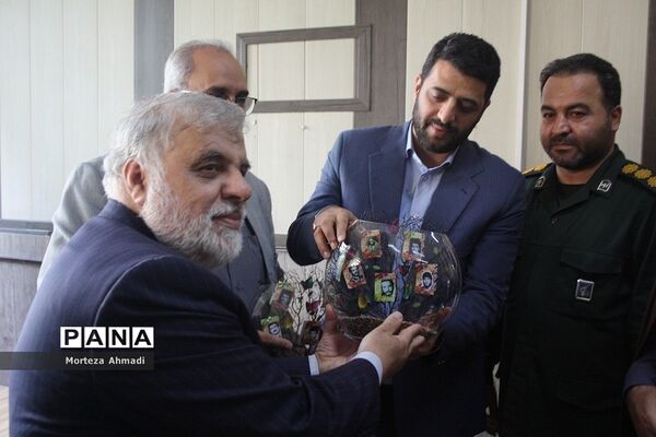 بزرگداشت هفته گرامیداشت مقام معلم در اداره آموزش و پرورش ناحیه یک شهرری