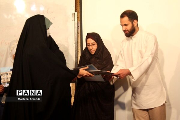 تقدیر از برگزیدگان جشنواره نوجوان سالم در اداره آموزش و پرورش ناحیه یک شهرری