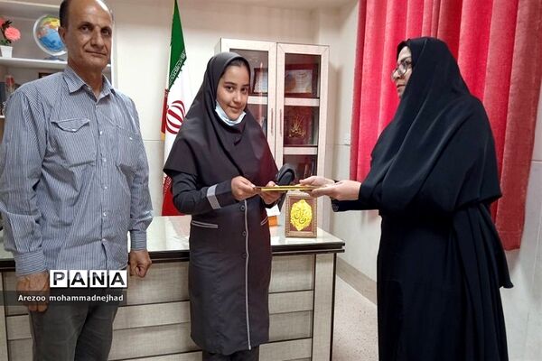 رونمایی از کتاب دانش‌آموزان نویسنده قرچکی