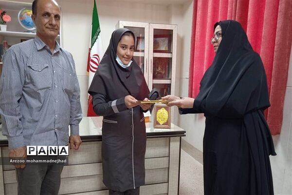 رونمایی از کتاب دانش‌آموزان نویسنده قرچکی