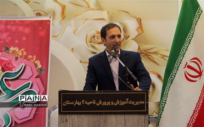 تقدیر و تشکر از مقام معلم نباید مختص یک روز خاص در سال باشد