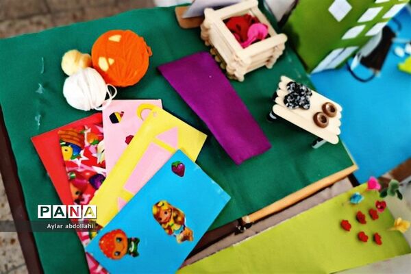 برپایی غرفه مشاغل در دبیرستان الزهرا  شهرستان قرچک