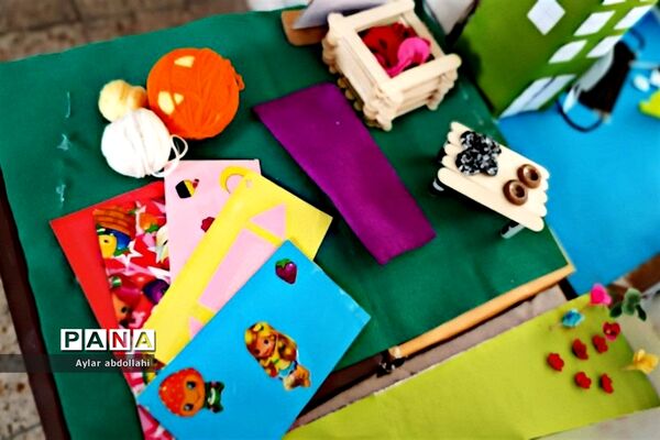 برپایی غرفه مشاغل در دبیرستان الزهرا  شهرستان قرچک