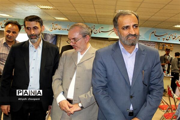 بازدید معاون پرورشی و فرهنگی شهر تهران از نمایشگاه هفتگی مشاغل