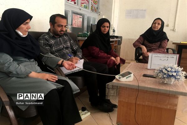 گرامیداشت هفته سلامت در دبیرستان شاهد فیض ناحیه ۳ شیراز