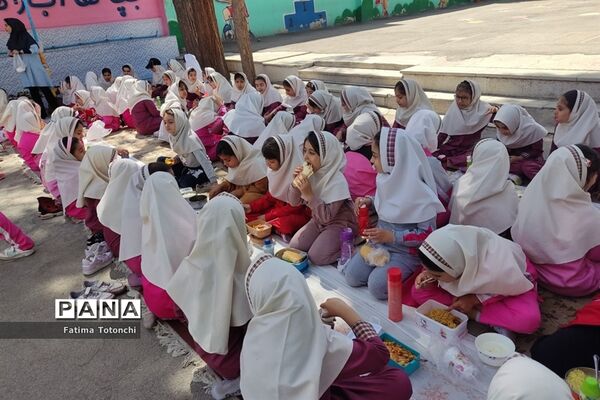 ناهار وحدت  در دبستان دخترانه بعثت ناحیه 3 شیراز