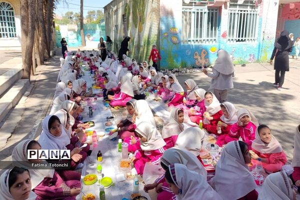 ناهار وحدت  در دبستان دخترانه بعثت ناحیه 3 شیراز