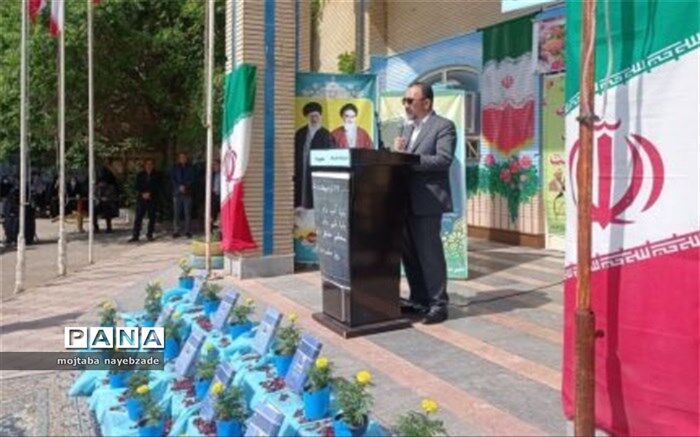مراسم زنگ سپاس معلم به مناسبت آغاز هفته بزرگداشت مقام معلم برگزار شد