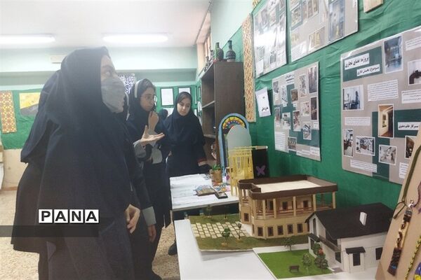 برگزاری نمایشگاه به مناسبت هفته مشاغل در هنرستان فاطمیه