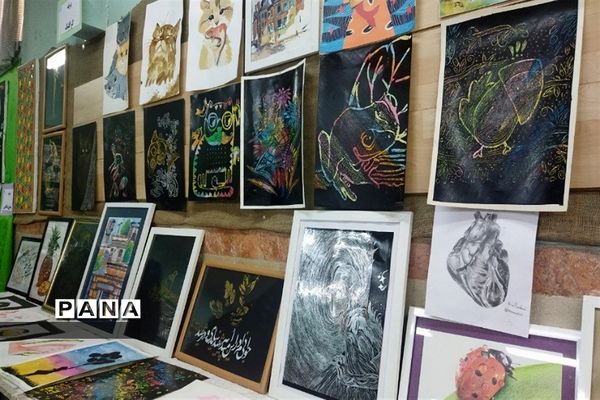 برگزاری نمایشگاه به مناسبت هفته مشاغل در هنرستان فاطمیه