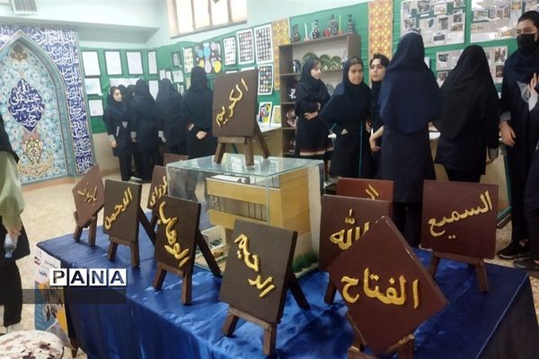 برگزاری نمایشگاه به مناسبت هفته مشاغل در هنرستان فاطمیه