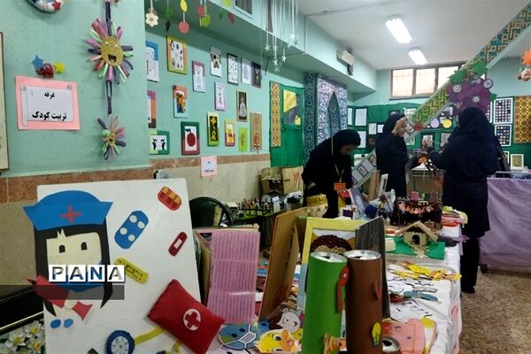 برگزاری نمایشگاه به مناسبت هفته مشاغل در هنرستان فاطمیه