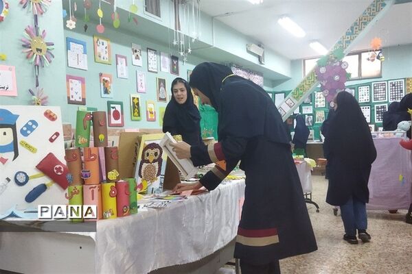 برگزاری نمایشگاه به مناسبت هفته مشاغل در هنرستان فاطمیه