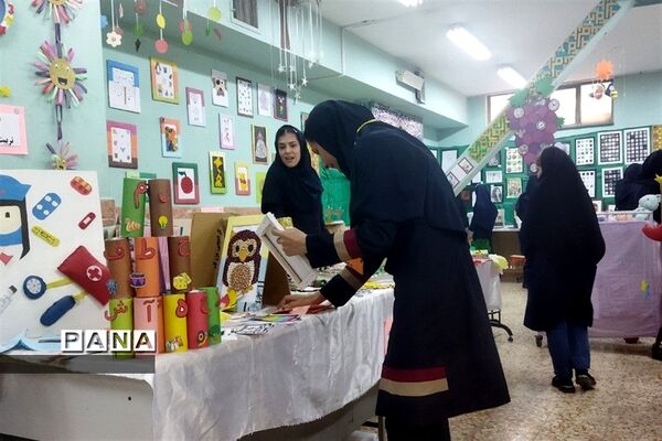 برگزاری نمایشگاه به مناسبت هفته مشاغل در هنرستان فاطمیه