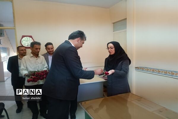 آیین تجلیل از کارمندان  اداری  آموزش و پرورش ملارد در روز معلم