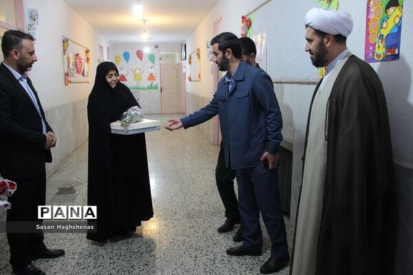 تجلیل از مقام شامخ مجاهدان عرصه تعلیم و تربیت در واحدهای آموزشی اسلامشهر