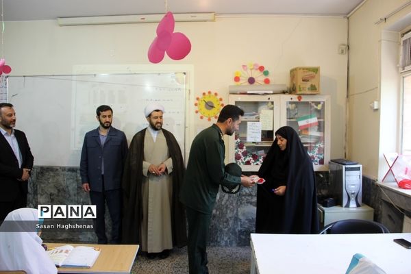 تجلیل از مقام شامخ مجاهدان عرصه تعلیم و تربیت در واحدهای آموزشی اسلامشهر