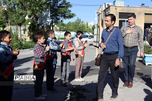 تجلیل دانش‌آموزان عضو سازمان دانش‌آموزی به مناسبت روز معلم