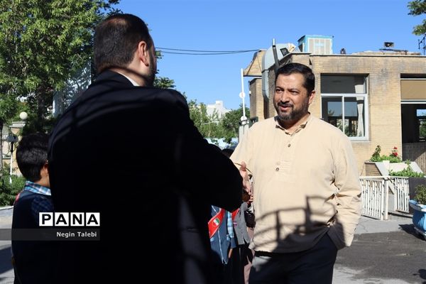 تجلیل دانش‌آموزان عضو سازمان دانش‌آموزی به مناسبت روز معلم