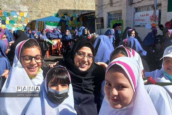 جشن بزرگ‌  گرامیداشت روز معلم در دبستان شهید سجادیان رودهن