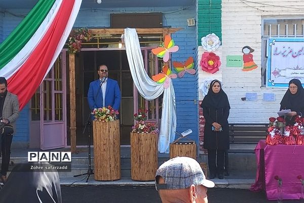 جشن بزرگ‌  گرامیداشت روز معلم در دبستان شهید سجادیان رودهن