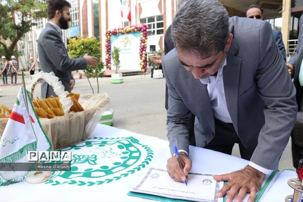 تبریک پیشتازان به معلمان ستادی اداره کل خراسان رضوی در آغاز هفته معلم