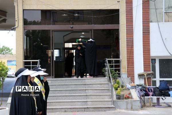 تبریک پیشتازان به معلمان ستادی اداره کل خراسان رضوی در آغاز هفته معلم