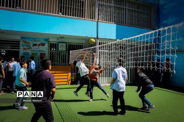 اداره کردن مدرسه توسط دانش‌آموزان