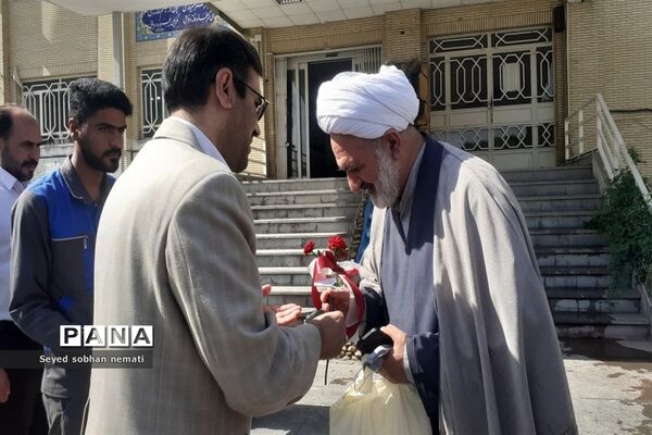 مراسم تقدیر از فرهنگیان در اداره آموزش و پرورش ناحیه2