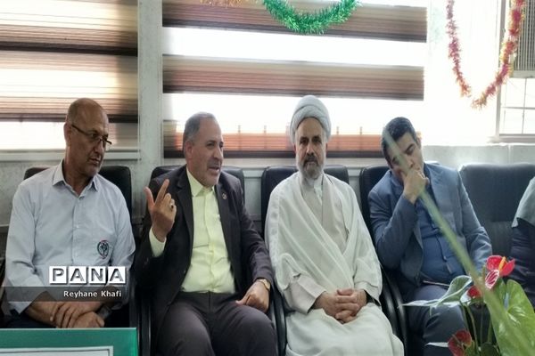 برگزاری جشنواره زیست‌شناسی در دبیرستان کوثر