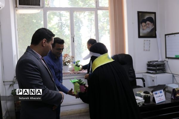 تقدیر از مسئولان اداره‌کل آموزش و پرورش خراسان رضوی در محل کار