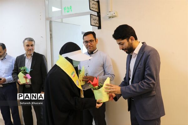 تقدیر از مسئولان اداره‌کل آموزش و پرورش خراسان رضوی در محل کار