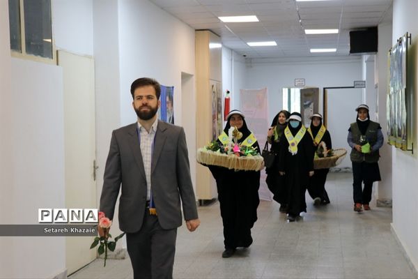 تقدیر از مسئولان اداره‌کل آموزش و پرورش خراسان رضوی در محل کار