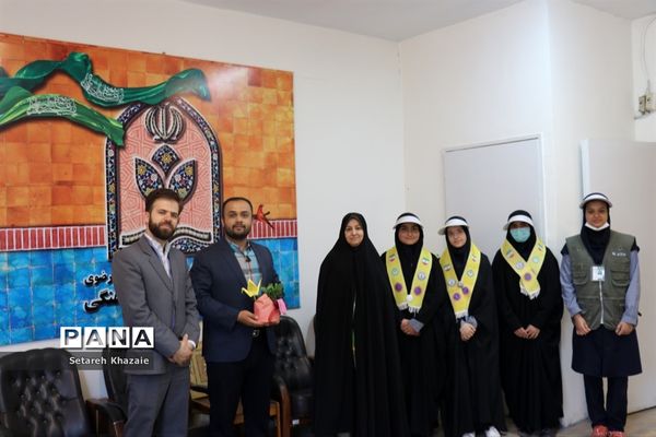 تقدیر از مسئولان اداره‌کل آموزش و پرورش خراسان رضوی در محل کار