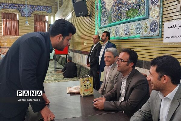 میز خدمت بسیج فرهنگیان آموزش و پرورش رودهن در نماز جمعه