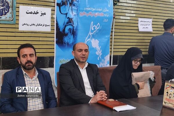 میز خدمت بسیج فرهنگیان آموزش و پرورش رودهن در نماز جمعه