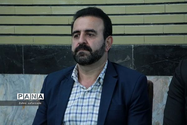 میز خدمت بسیج فرهنگیان آموزش و پرورش رودهن در نماز جمعه