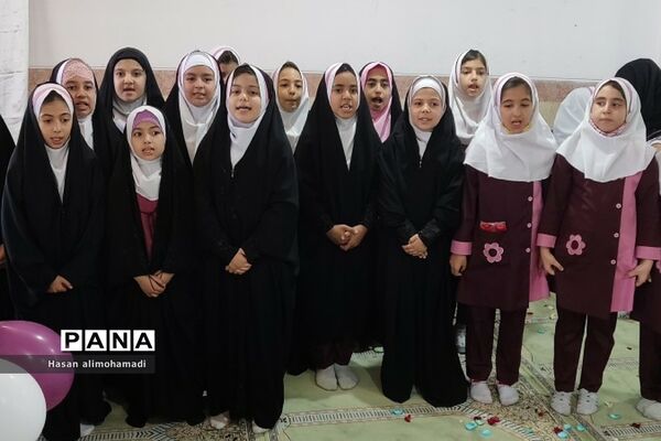 جشن هفته سلامت و تقدیر از مراقبان و سفیران سلامت در مدرسه شهید مرادی ناحیه یک شهرری