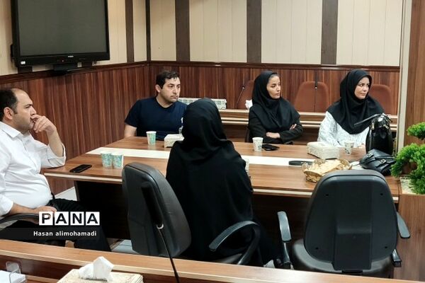 تقدیر از مراقبین سلامت در سالن وحدت اداره آموزش و پرورش ناحیه یک شهرری