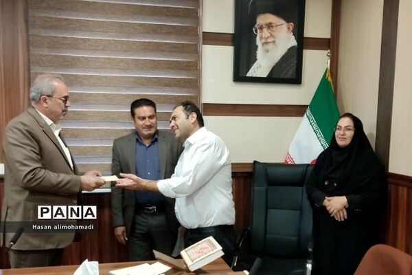 تقدیر از مراقبین سلامت در سالن وحدت اداره آموزش و پرورش ناحیه یک شهرری