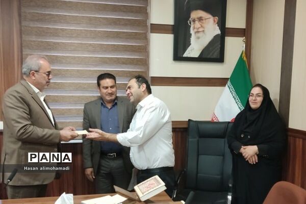 تقدیر از مراقبین سلامت در سالن وحدت اداره آموزش و پرورش ناحیه یک شهرری