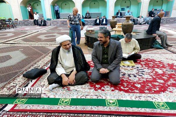 تقدیر از معلمان نمونه در نماز‌جمعه کن