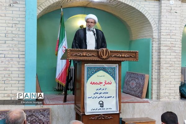 تقدیر از معلمان نمونه در نماز‌جمعه کن