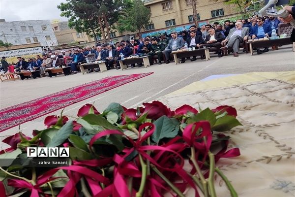 نواختن زنگ سپاس معلم در دبیرستان دخترانه 22 بهمن