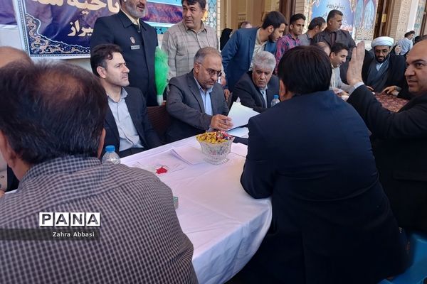 میز خدمت روسای ادارات آموزش و پرورش در حرم مطهر حضرت شاهچراغ(ع)