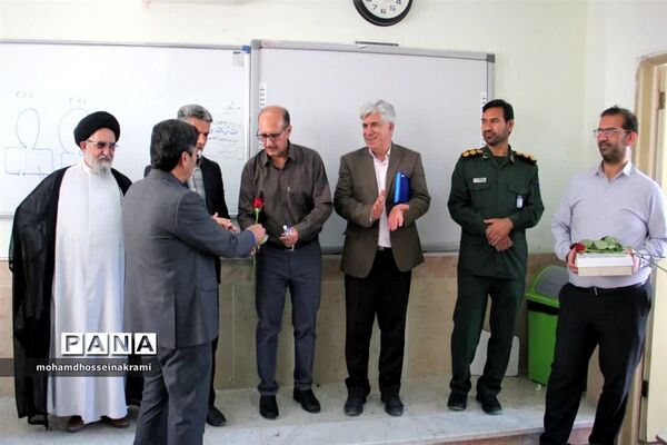 تبریک روز معلم مسئولین شهرستان ابرکوه  به آموزگاران ابرکوهی