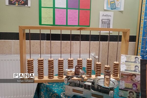 برگزاری نمایشگاه به مناسبت هفته مشاغل در دبیرستان سیمای ایمان