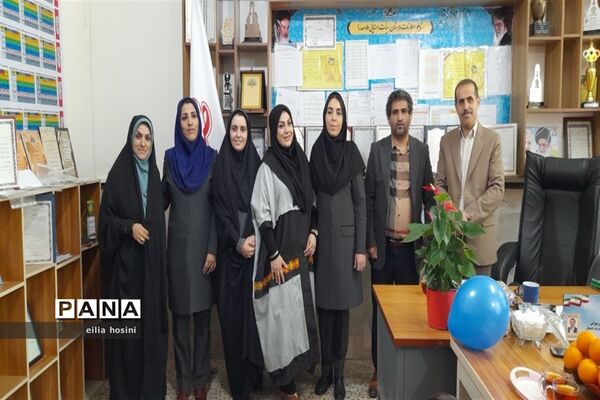 گرامیداشت  روز معلم و تقدیر از معلمان مدرسه ملاصدرا شهرستان قدس