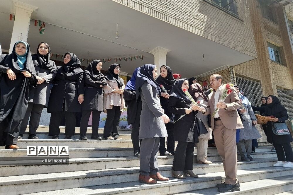 گرامیداشت  روز معلم و تقدیر از معلمان مدرسه ملاصدرا شهرستان قدس